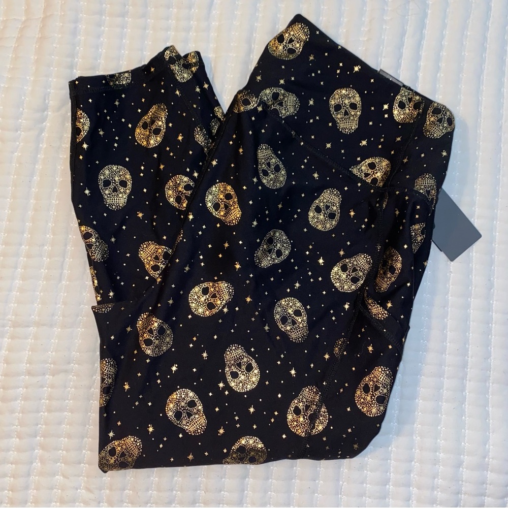 NWT Torrid Active High Rise Crop Legging Black Sugar Skulls